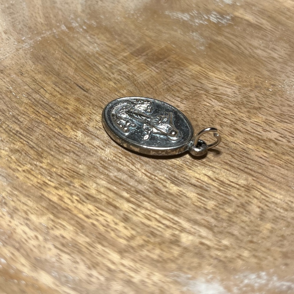 Vintage Catholic Mary Our Lady of Medugorje Silver Tone Medal Pendant - Picture 8 of 13